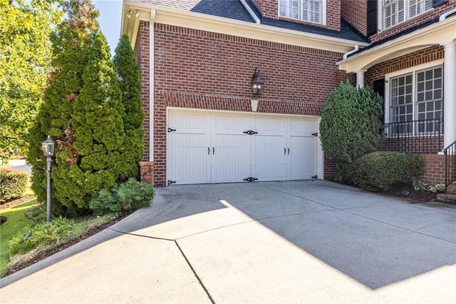 825 Glengate Place, Atlanta, GA 30328