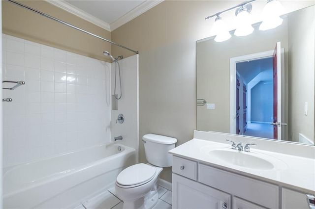 825 Glengate Place, Atlanta, GA 30328