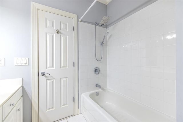 825 Glengate Place, Atlanta, GA 30328