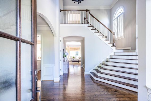 825 Glengate Place, Atlanta, GA 30328