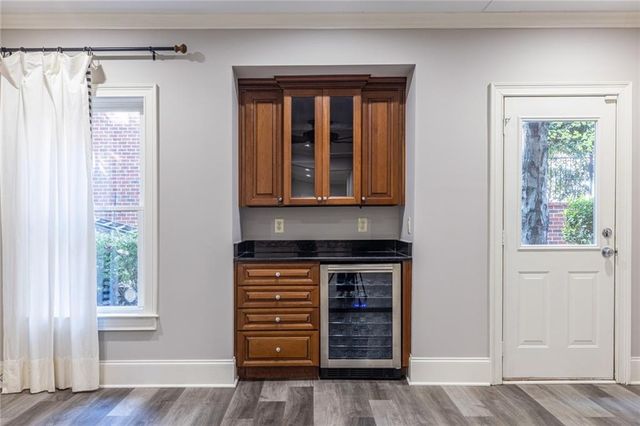 825 Glengate Place, Atlanta, GA 30328