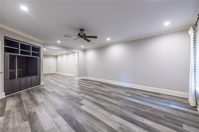 825 Glengate Place, Atlanta, GA 30328