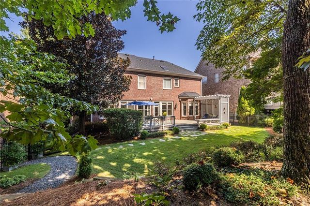 825 Glengate Place, Atlanta, GA 30328