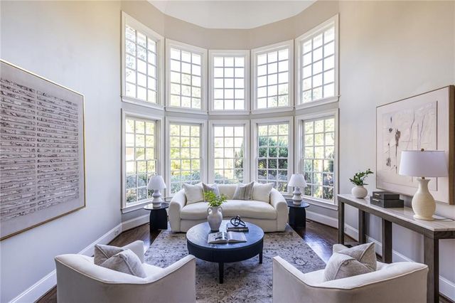 825 Glengate Place, Atlanta, GA 30328