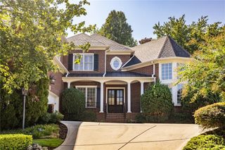 825 Glengate Place, Atlanta, GA 30328