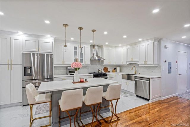 320 Marion Street, Brooklyn, NY 11233