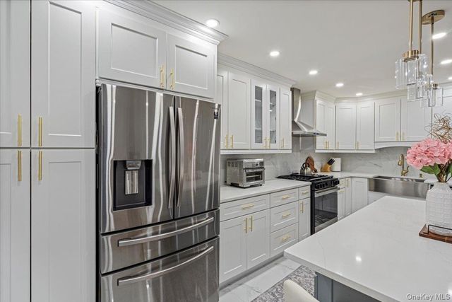 320 Marion Street, Brooklyn, NY 11233