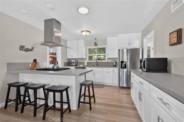 401 Robinhood Lane, Redlands, CA 92373