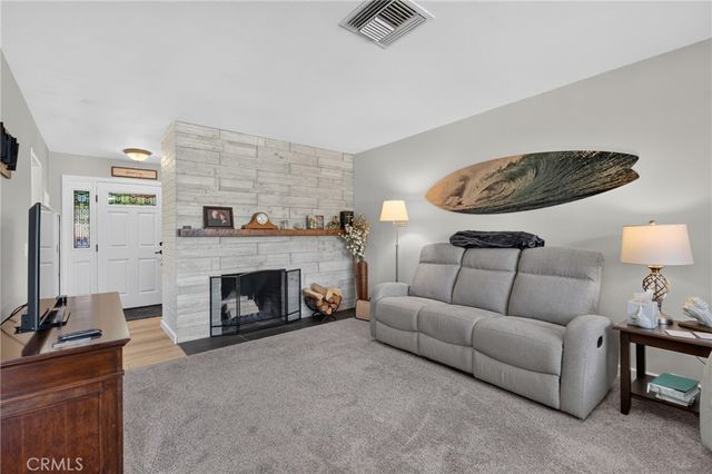 401 Robinhood Lane, Redlands, CA 92373
