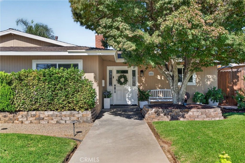 401 Robinhood Lane, Redlands, CA 92373