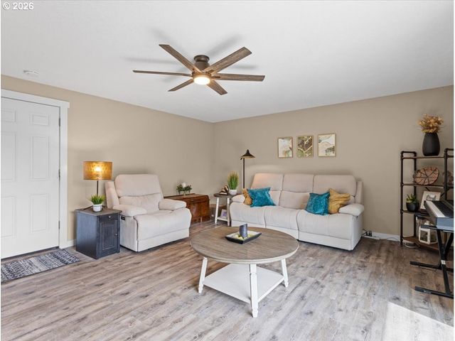 940 Ne BALDWIN St, Hillsboro, OR 97124