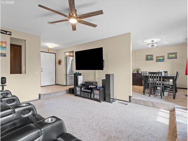 940 Ne BALDWIN St, Hillsboro, OR 97124
