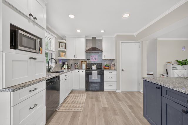 302 Dorr Dr, Goodlettsville, TN 37072