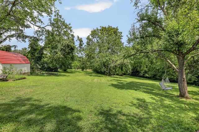302 Dorr Dr, Goodlettsville, TN 37072