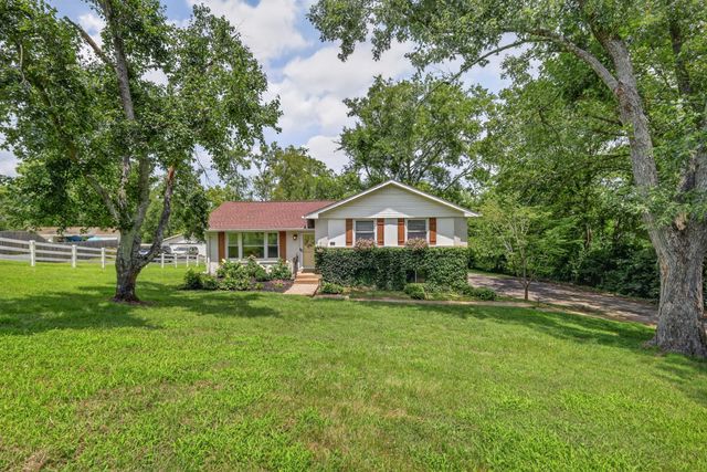 302 Dorr Dr, Goodlettsville, TN 37072