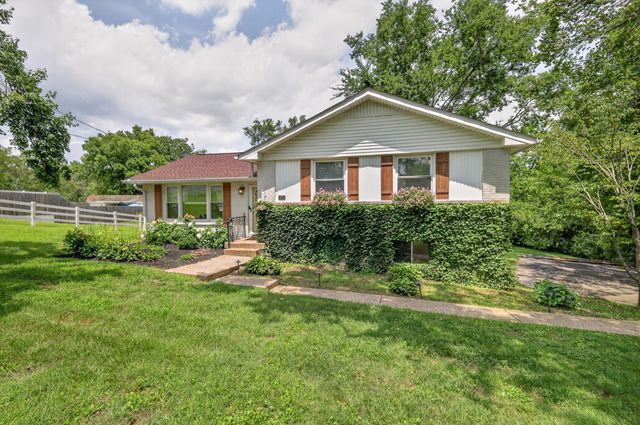 302 Dorr Dr, Goodlettsville, TN 37072