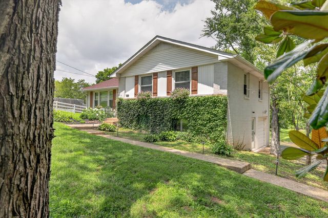 302 Dorr Dr, Goodlettsville, TN 37072