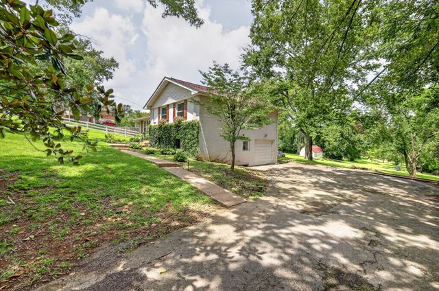 302 Dorr Dr, Goodlettsville, TN 37072