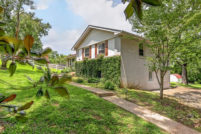 302 Dorr Dr, Goodlettsville, TN 37072