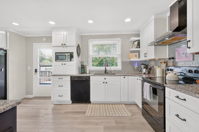 302 Dorr Dr, Goodlettsville, TN 37072