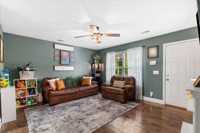 397 Woodlawn Ave, Dalton, GA 30721