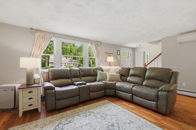 223 Plum Hollow Rd, Falmouth, MA 02536