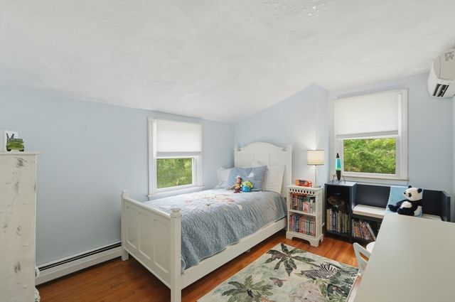 223 Plum Hollow Rd, Falmouth, MA 02536
