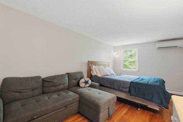 223 Plum Hollow Rd, Falmouth, MA 02536