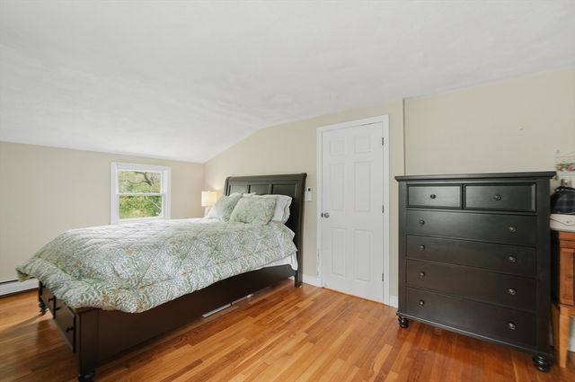 223 Plum Hollow Rd, Falmouth, MA 02536