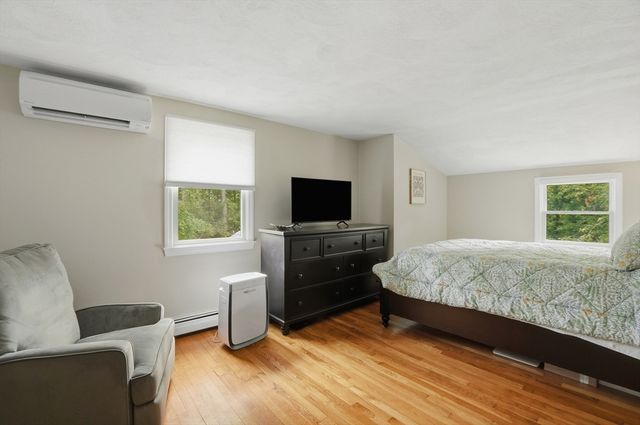 223 Plum Hollow Rd, Falmouth, MA 02536