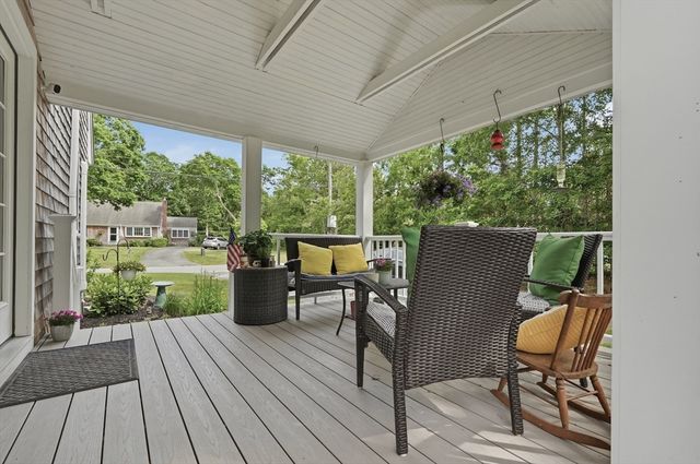 223 Plum Hollow Rd, Falmouth, MA 02536