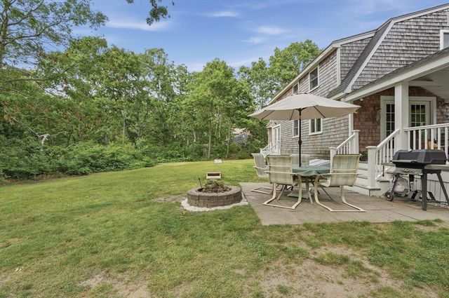223 Plum Hollow Rd, Falmouth, MA 02536