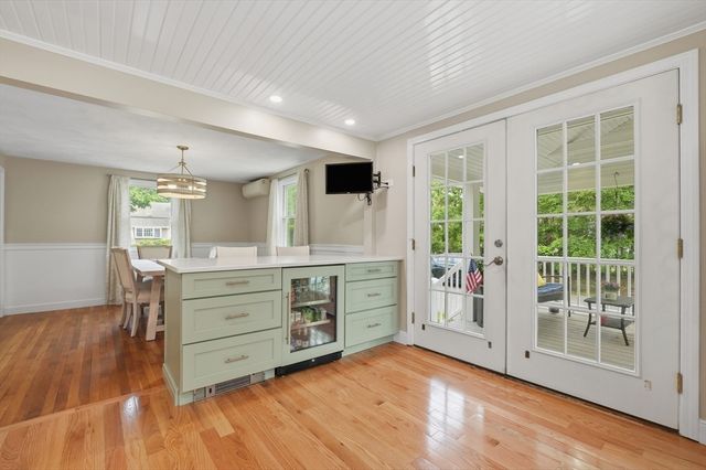 223 Plum Hollow Rd, Falmouth, MA 02536