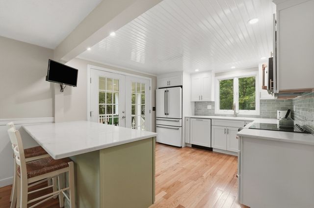 223 Plum Hollow Rd, Falmouth, MA 02536