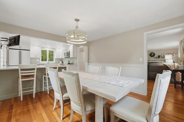 223 Plum Hollow Rd, Falmouth, MA 02536