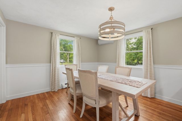 223 Plum Hollow Rd, Falmouth, MA 02536