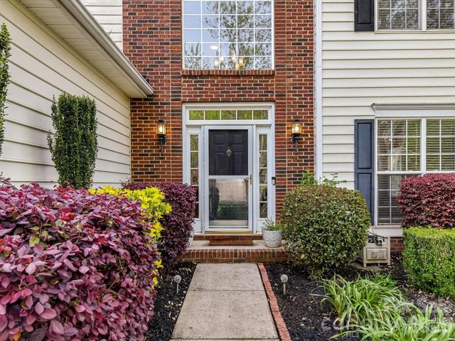 9334 Autumn Applause Drive, Charlotte, NC 28277