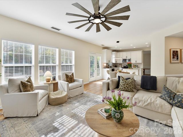 9334 Autumn Applause Drive, Charlotte, NC 28277