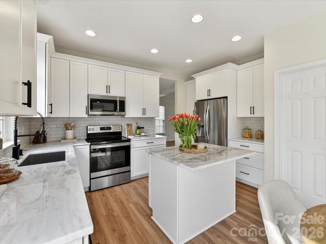 9334 Autumn Applause Drive, Charlotte, NC 28277