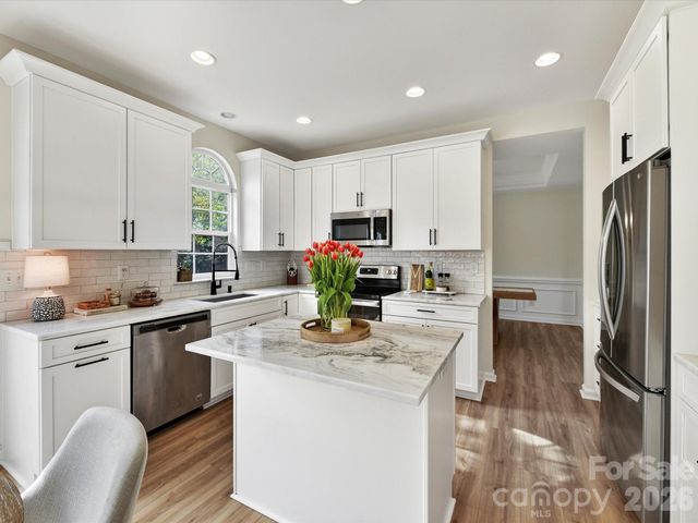 9334 Autumn Applause Drive, Charlotte, NC 28277