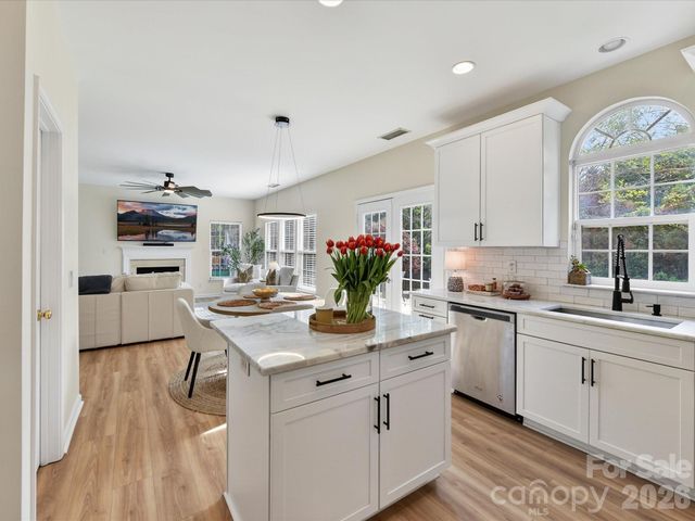 9334 Autumn Applause Drive, Charlotte, NC 28277