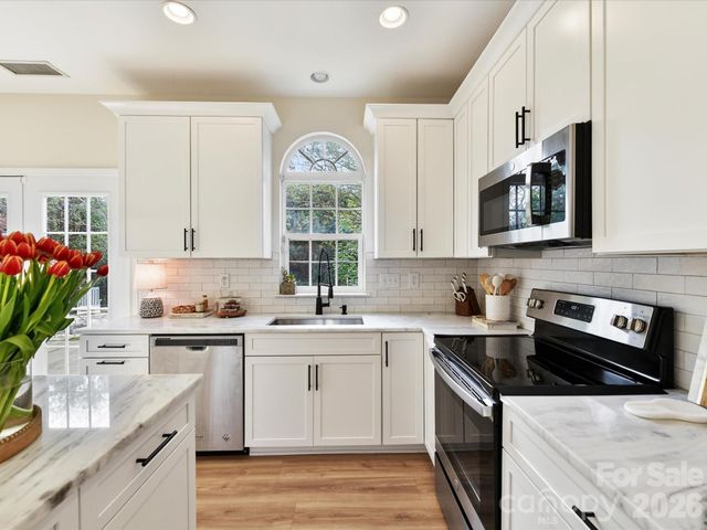 9334 Autumn Applause Drive, Charlotte, NC 28277