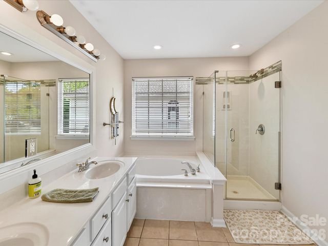 9334 Autumn Applause Drive, Charlotte, NC 28277