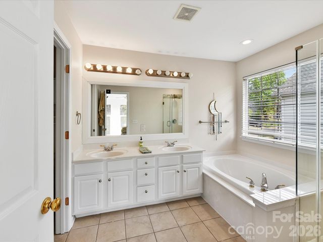 9334 Autumn Applause Drive, Charlotte, NC 28277