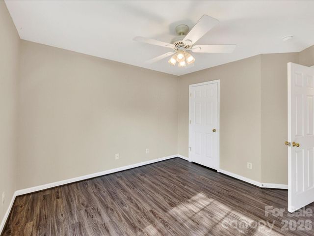 9334 Autumn Applause Drive, Charlotte, NC 28277