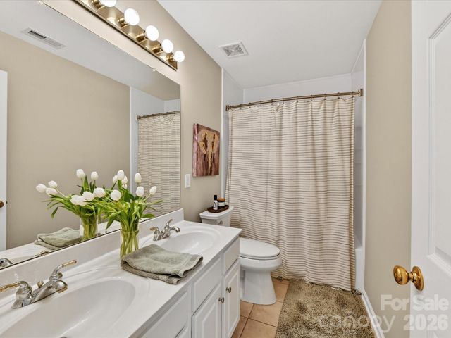 9334 Autumn Applause Drive, Charlotte, NC 28277