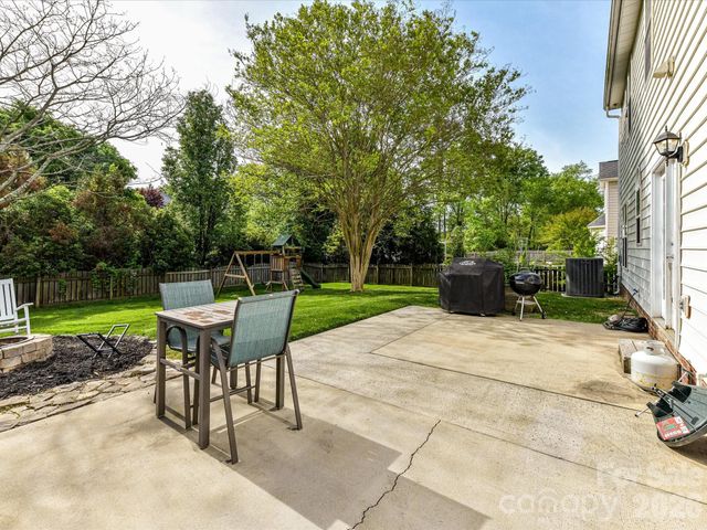 9334 Autumn Applause Drive, Charlotte, NC 28277