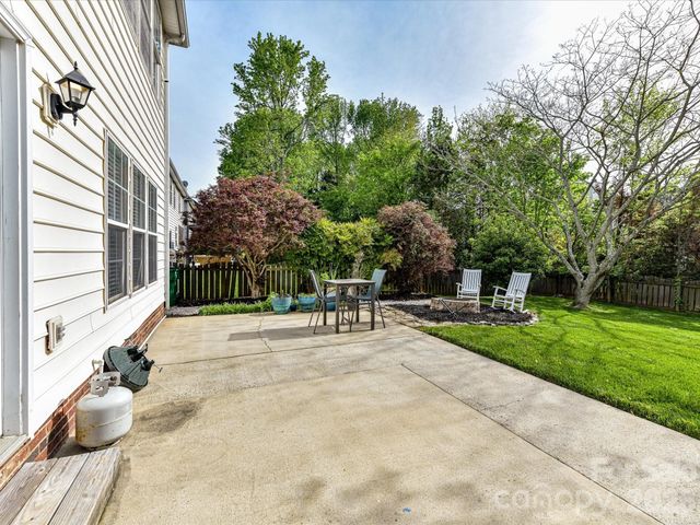 9334 Autumn Applause Drive, Charlotte, NC 28277