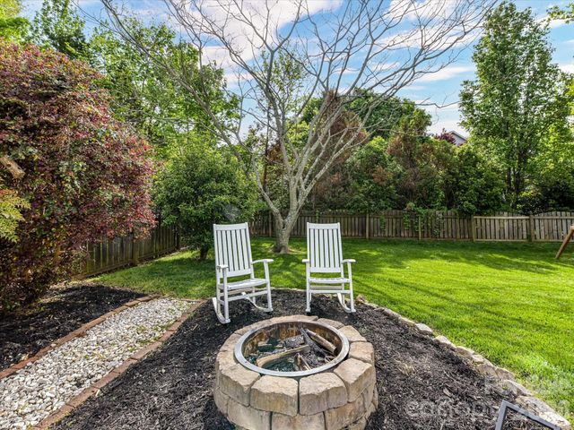 9334 Autumn Applause Drive, Charlotte, NC 28277