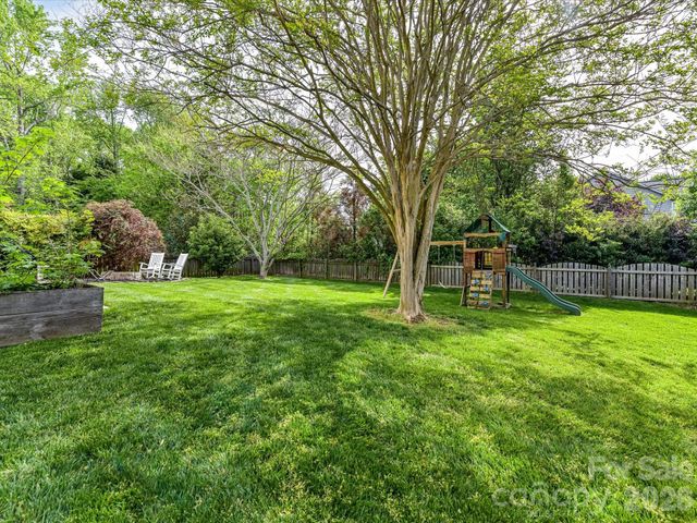 9334 Autumn Applause Drive, Charlotte, NC 28277